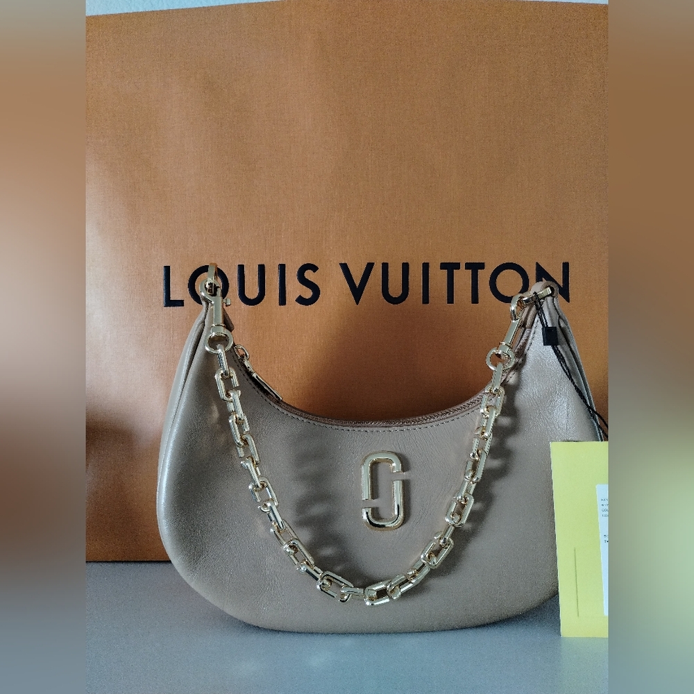 Marc Jacobs Curve Shoulder bag.